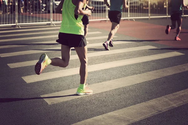 Maratón Corredores Piernas Corriendo Ciudad Carretera — Foto de Stock