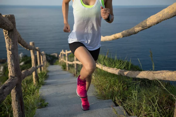 Woman Running Seaside Mountain Stairs — Φωτογραφία Αρχείου