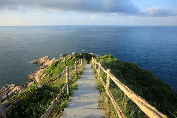 Hermoso Paisaje Montaña Amanecer Junto Mar —  Fotos de Stock