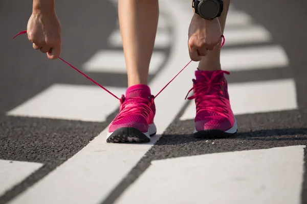 Healthy Lifestyle Fitness Woman Runner Tying Shoelace — Stock Photo, Image