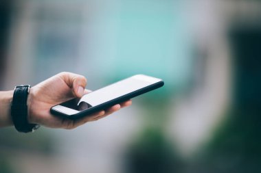 Martphone yaşayan kullanarak ele