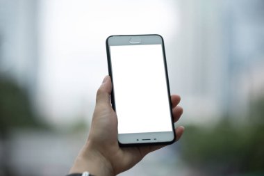 Smartphone yaşayan tutan el