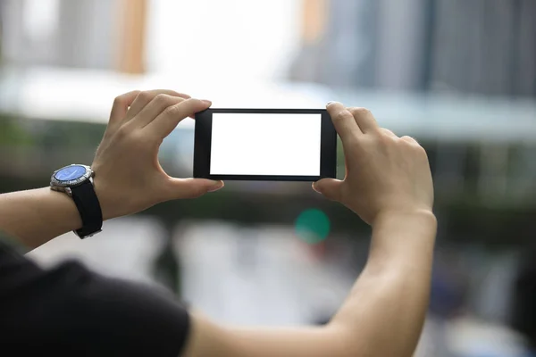 Händerna Håller Smartphone Som Tar Bilder Modern Stad — Stockfoto