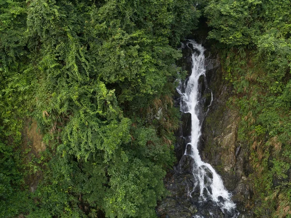 Légi Felvétel Trópusi Esőerdők Hegyek Vízesés — Stock Fotó