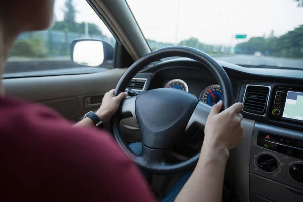 Femme Volant Voiture Sur Route Ville — Photo