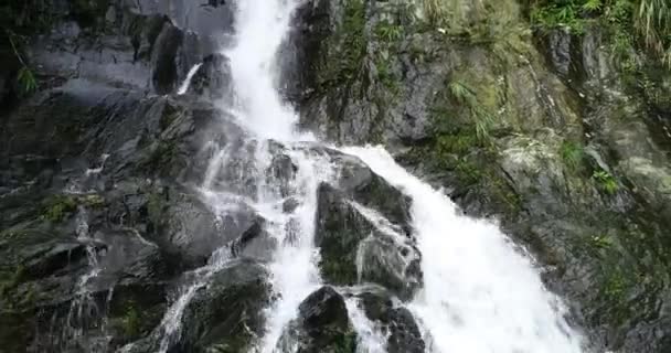Vista Aérea Grande Cachoeira Bonita Selva Tropical — Vídeo de Stock