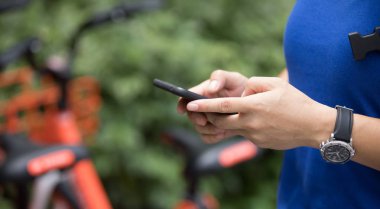 Martphone yaşayan kullanarak eller