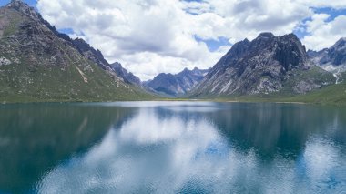 Göllü güzel bir manzara. 