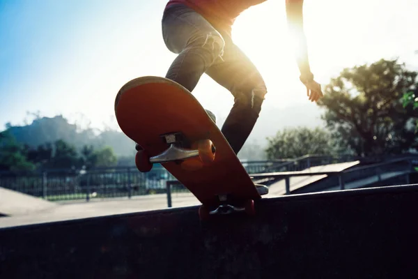 Beskuren Bild Skateboardåkare Skateboardåkning Skatepark — Stockfoto