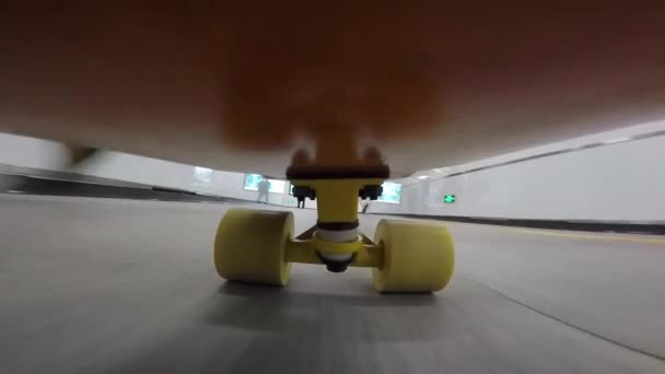 Point Vue Pris Sous Skateboard — Video