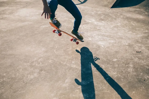 Skateboarder Doing Ollie Skatepark Summer — Stock Photo, Image