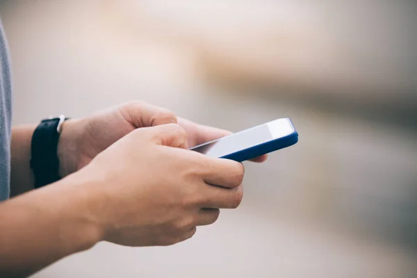 Nahaufnahme Der Hände Mit Dem Smartphone Freien — Stockfoto