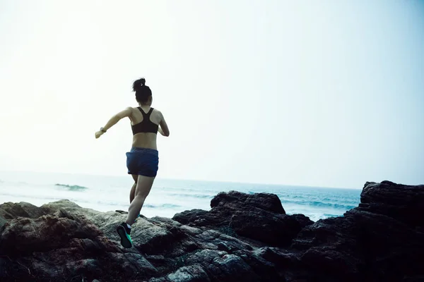 Woman Trail Runner Running Rocky Mountain Top Seaside — Stock Photo, Image