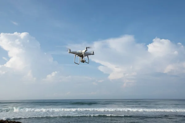 Vôo Drone Que Tirar Foto Sobre Mar — Fotografia de Stock