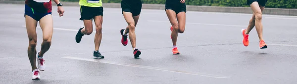 Maratón Corredores Piernas Corriendo Ciudad Carretera — Foto de Stock