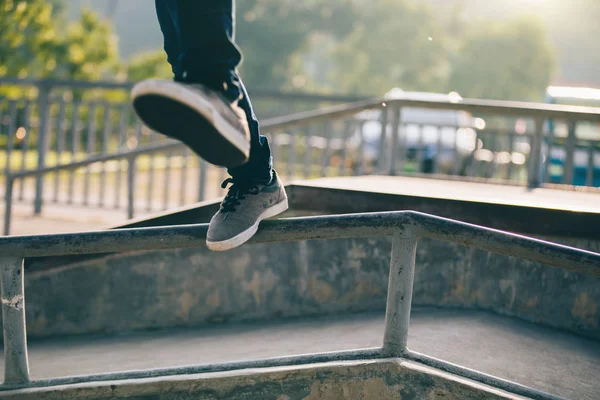 Parkour Jumper Stalen Buis Met Balans — Stockfoto