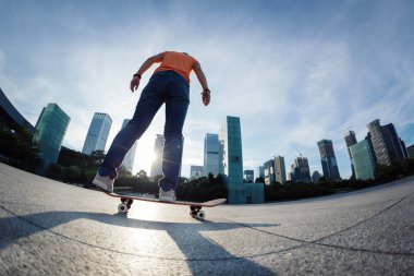 kaykaycı gündoğumu city, balık gözü adlı kaykay