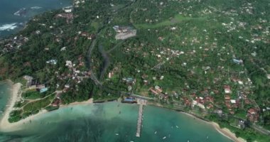 Sri lanka, balıkçı köyü ile güzel deniz manzarası havadan görünümü