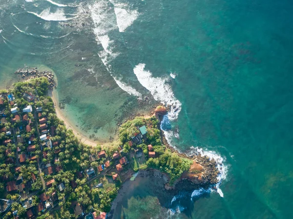 Luftaufnahme Der Schönen Meereslandschaft Mit Fischerdorf Bei Sri Lanka — Stockfoto