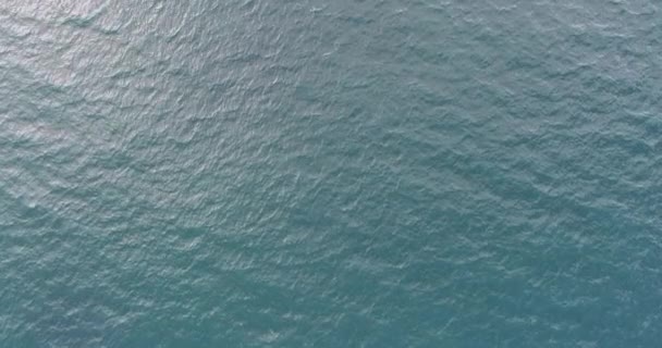 Vue aérienne du beau paysage marin avec des vagues   