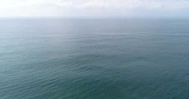 Vista Aérea Del Hermoso Paisaje Marino Con Olas — Vídeo de stock