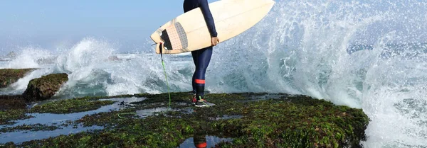 Femme Surfeuse Avec Planche Surf Surfer — Photo