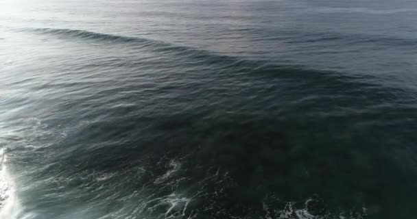 Vista Aérea Del Hermoso Paisaje Marino Con Olas — Vídeos de Stock