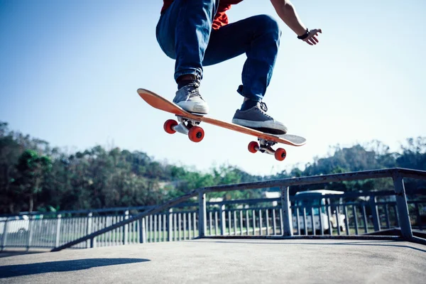 Skateboarder Skateboarden Bij Skate Park Helling — Stockfoto