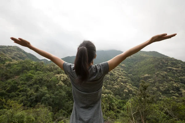 Young Woman Open Arms Spring Forest Mountain Top — ストック写真