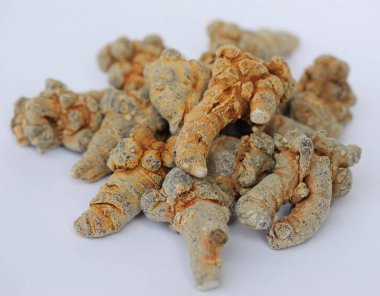Beyaz arka plan üzerinde Çin geleneksel ot panax ginseng