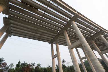 Çin'de mega proje için şantiyede superhighway inşa etmek için ağır endüstriyel ekipman