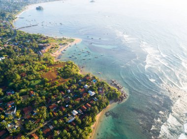 Sri Lanka'daki balıkçı köyünün havadan görünümü