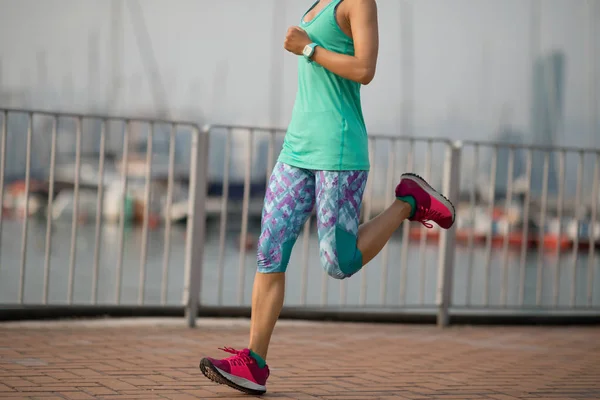 健康的生活方式 在香港跑步的妇女 — 图库照片