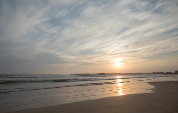 Landschaft Tropischer Inselstrand Bei Sonnenaufgang — Stockfoto