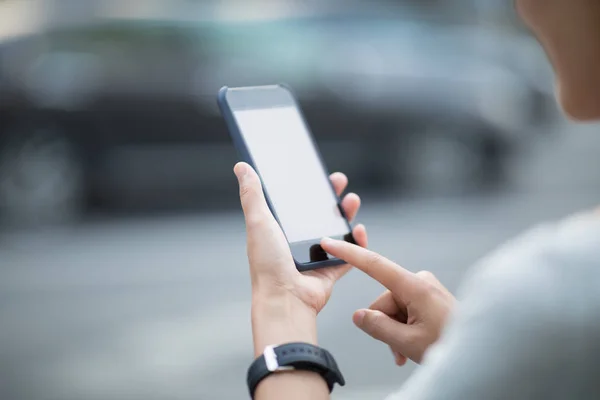 Mujer Asiática Usando Smartphone Ciudad —  Fotos de Stock