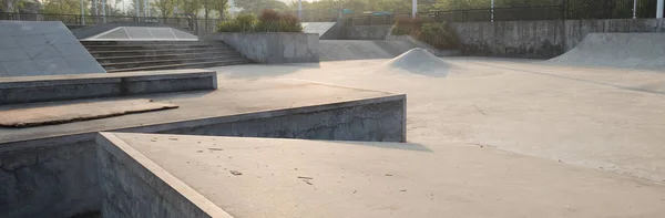 Rampen Und Leisten Modernen Skatepark — Stockfoto