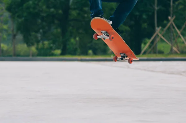 Skateboarder Ativo Skate Estacionamento — Fotografia de Stock