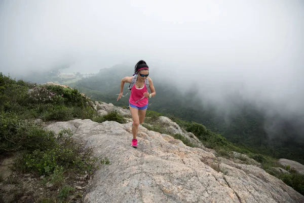 Young Fitness Woman Running Mountain Top — 스톡 사진