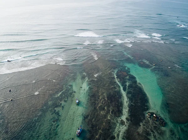 Balıkçı Tekneleri Coast Ile Güzel Deniz Manzarası Havadan Görünümü — Stok fotoğraf