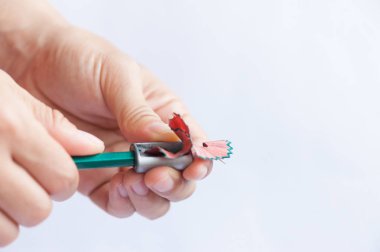 Kalem bileme kadın ellerin Yakın Görünümü 