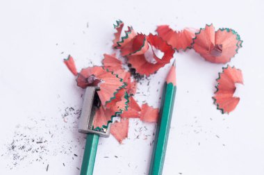 Beyaz Kağıt üzerine Kalem ve Kalem Talışları