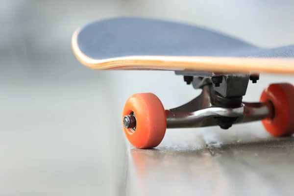 Uzavření Skateboard Bruslit Parku Připravený Jízdě — Stock fotografie