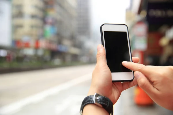 Hong Kong Şehrinde Cep Telefonu Kullanan Kişi — Stok fotoğraf