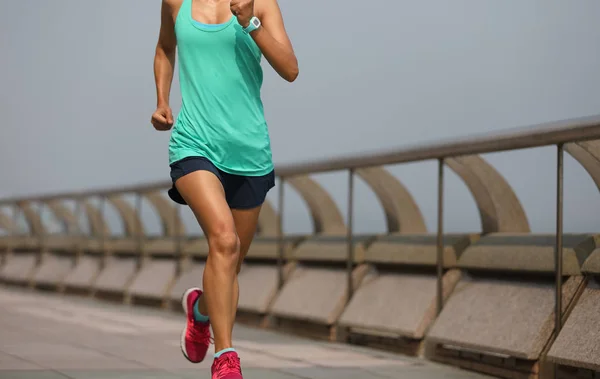 Healthy Lifestyle Woman Runner Running Foggy City Morning — Stock Photo, Image