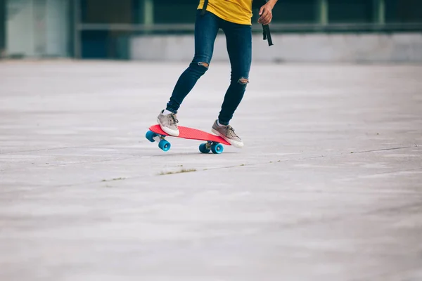 Kvinna Skateboardåkare Skateboard Urban City — Stockfoto