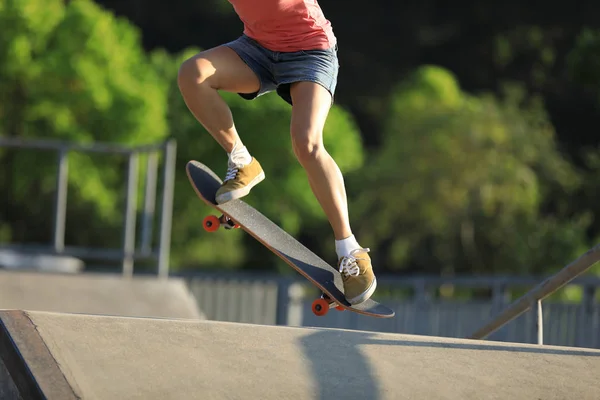 Skateboarder Skateboard Skate Park Città — Foto Stock
