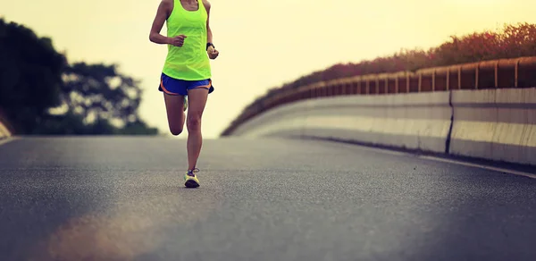 Joven Fitness Asiático Mujer Corredor Corriendo Ciudad Camino — Foto de Stock