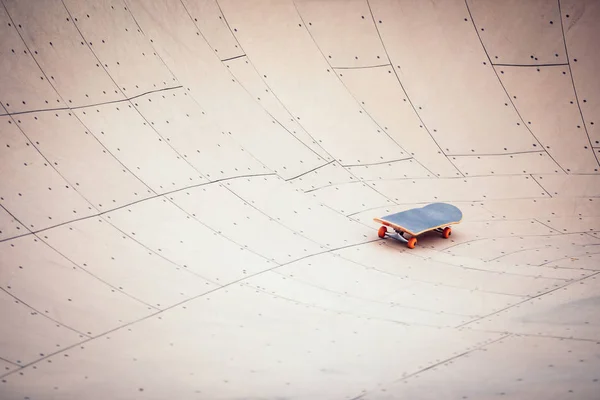 One Skateboard Skate Park Ramp — Stock Photo, Image