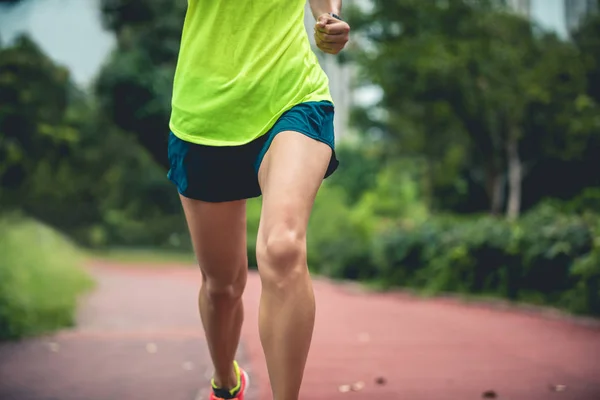 Fitness Sportieve Vrouw Jogger Running Bij Outdoor Joggingbaan Park — Stockfoto