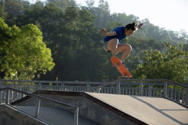kaykaycı skatepark rampa kaykay